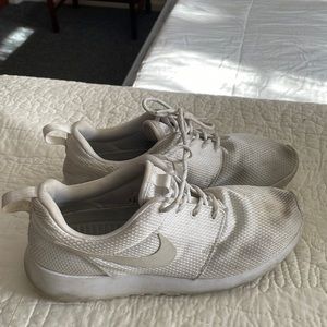 All white Nike rosche